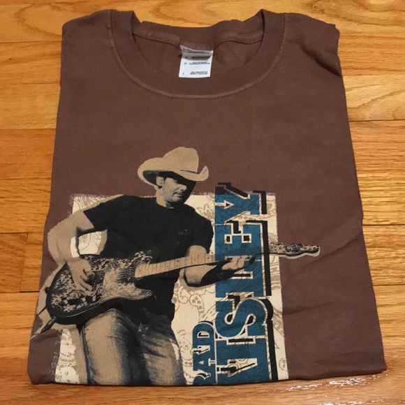 Tops - NWOT Brad Paisley Country Music Star with Electric Guitar T-shirt 🔥